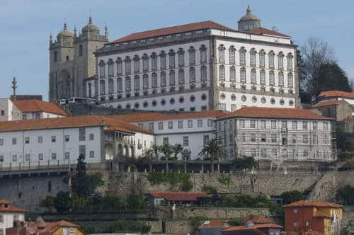 Vista do Paço Episcopal do Porto a partir de Vila Nova de Gaia
